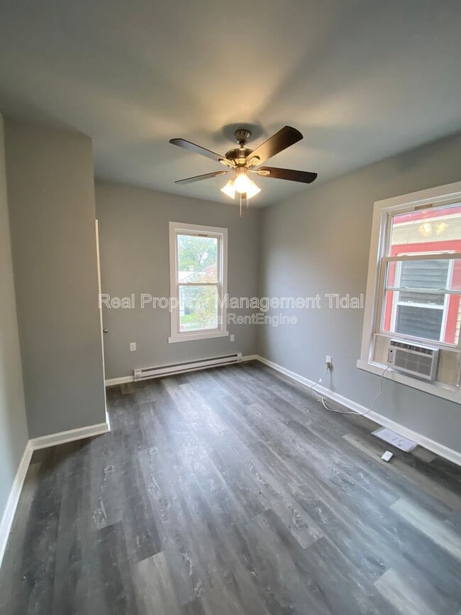 Building Photo - 22 Riverview Ave