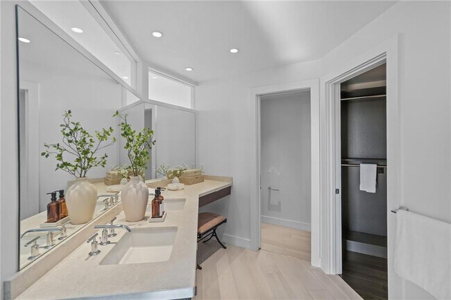 Building Photo - 1 W Exchange St