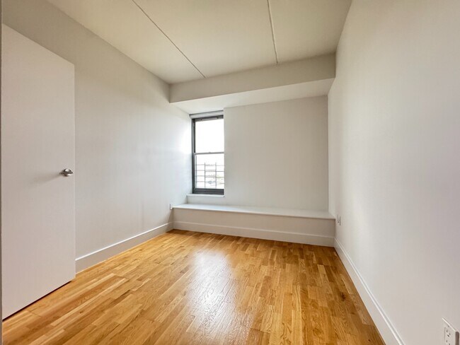 Building Photo - 310 Clarkson Ave