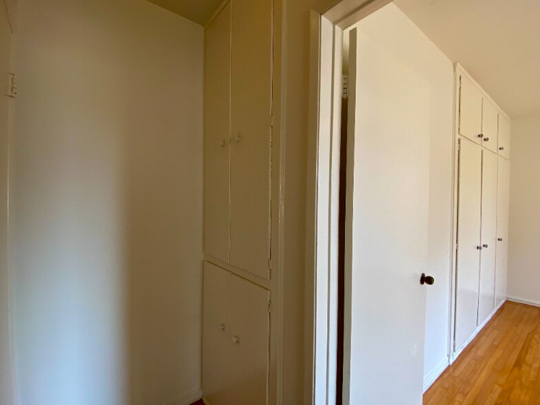 Building Photo - 947 12th St