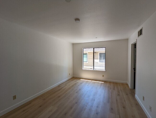Building Photo - 970 La Mesa Terrace