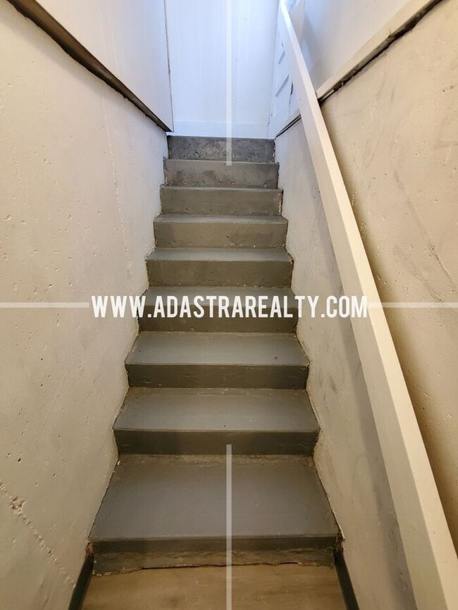 Building Photo - Spacious Overland Park Ranch Home w/Finished Basement-Available NOW!!