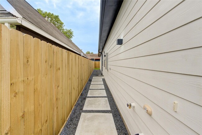 Building Photo - 4029 Knoxville St