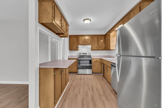 Building Photo - This charming rental in a convenient Clarksville location!