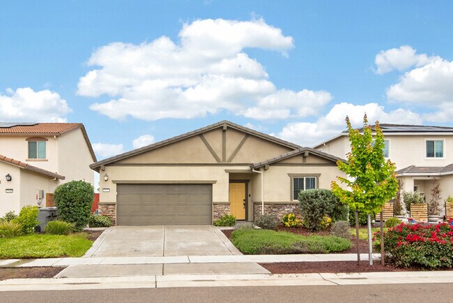 Building Photo - Gorgeous West Roseville Solar Home