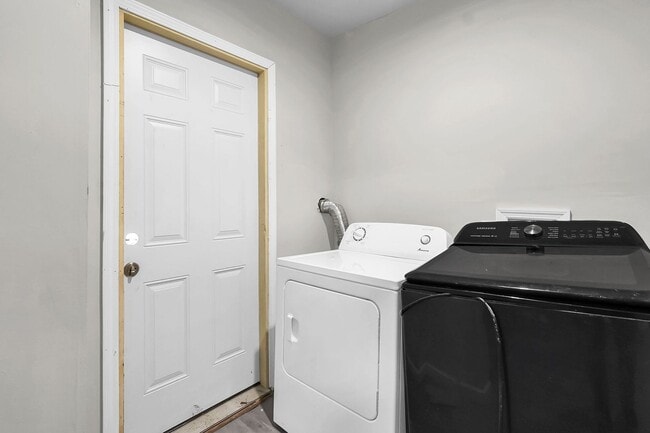 Building Photo - 601 Southwood Ave