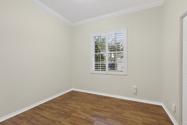 Building Photo - Beautiful & Spacious 3 Bedroom and 2 Bathroom with 2 Car garage and covered patio Home in West Pa...