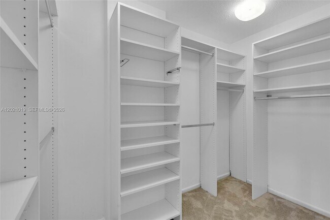 Building Photo - 3200 Port Royale Dr N