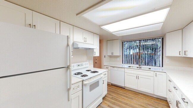 Building Photo - 1520 E Main St