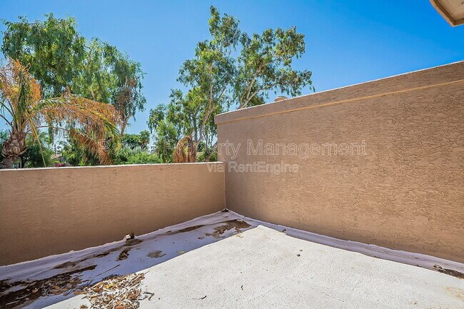 Building Photo - 10527 E Fanfol Ln