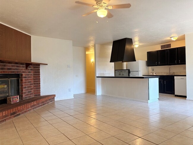 Building Photo - 24411 Beef Canyon Dr