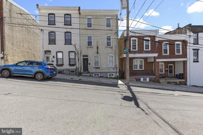 Building Photo - 219 Hermitage St