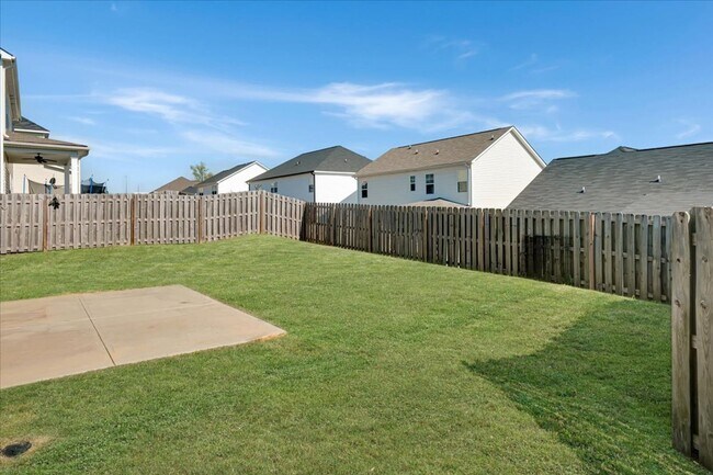 Building Photo - MOVE IN READY BY AUG - 1 -2026