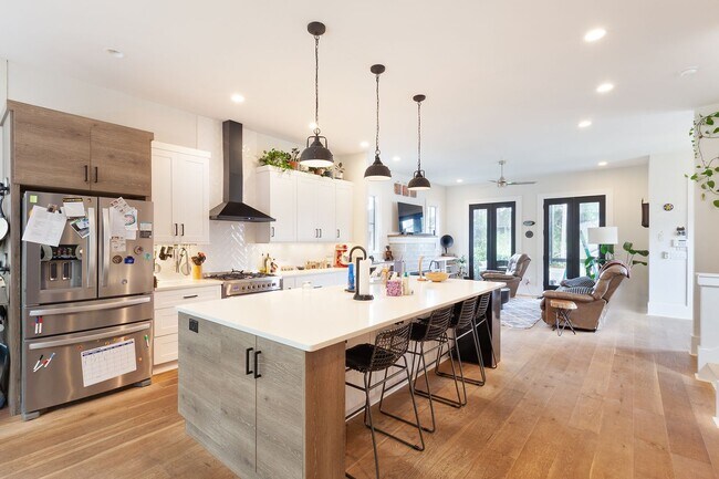 Building Photo - Stunning 4/3.5 Home in Highly Sought-After Area w/ 1300 Sq Ft of Outdoor Space!