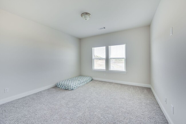 Building Photo - Awesome energy-efficient 4BE/2.5BA home in...