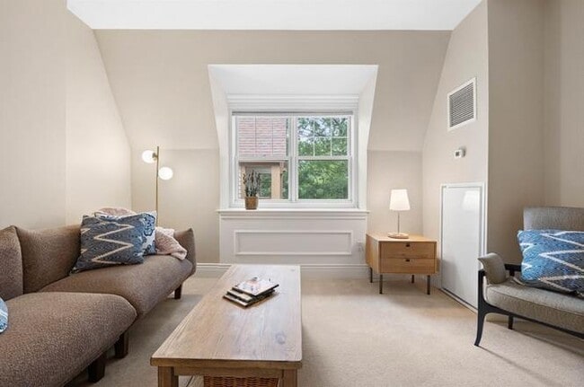 Building Photo - WResle