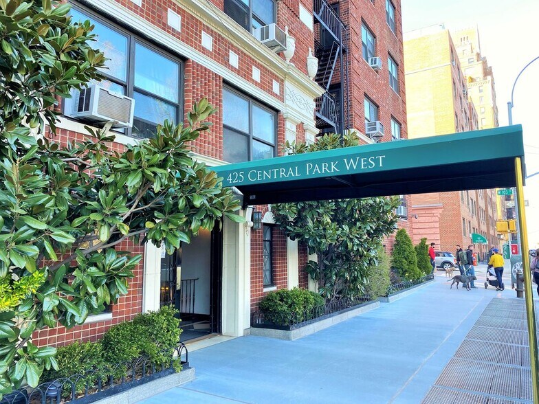 Building Photo - 425 Central Prk W