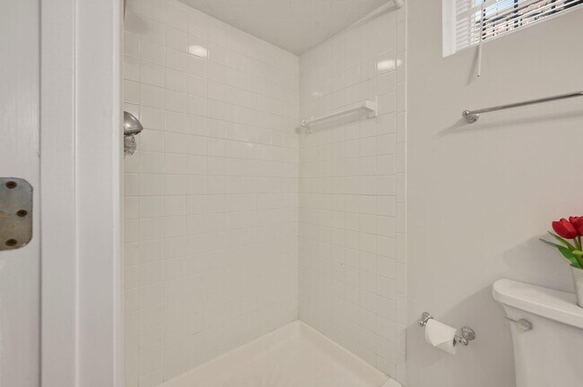 Building Photo - 4505 Alton Pl NW