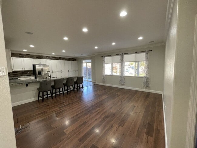 Building Photo - One-of-a-Kind Turnkey Sparks Home!