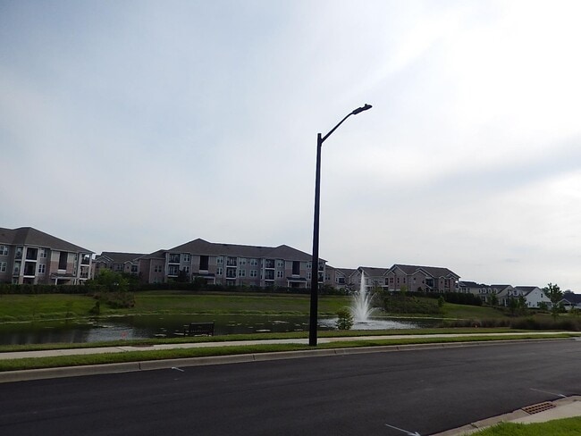 Building Photo - 2886 Fontana St