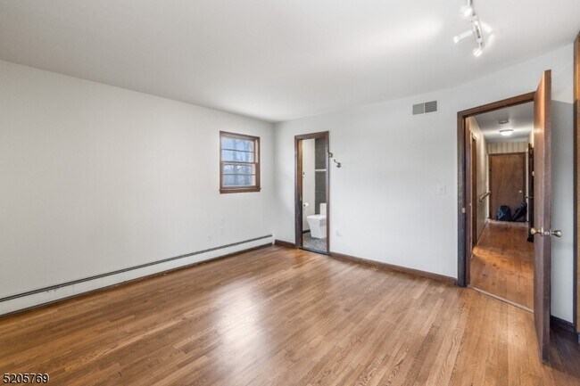 Building Photo - 24 Coolidge Pl