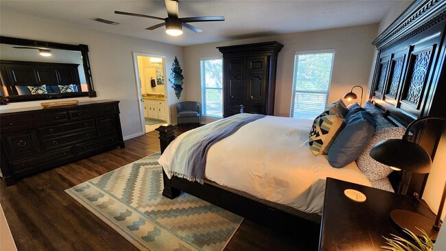Building Photo - 2125 Island View