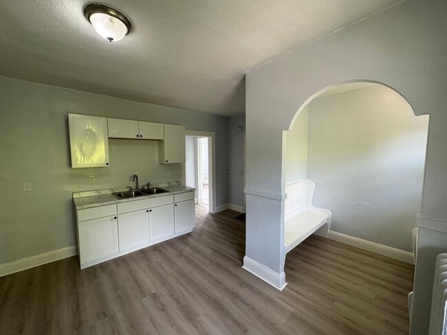 Building Photo - 1429-1431 Knox Ave N