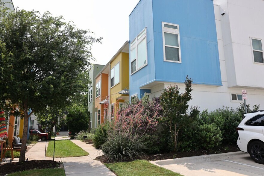 Building Photo - 4319 Nitschke St