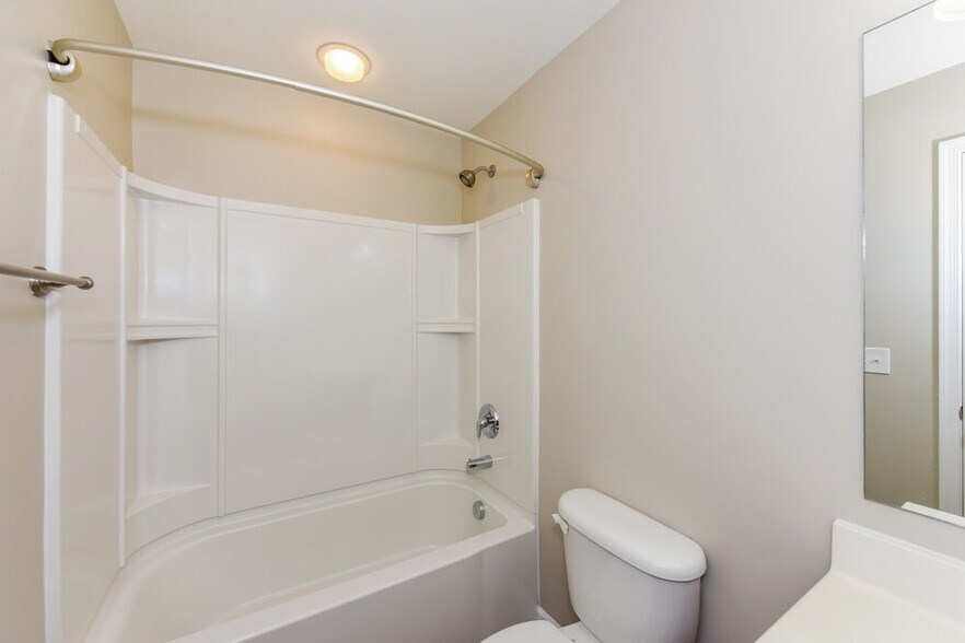 Building Photo - 724 Maylene Dr