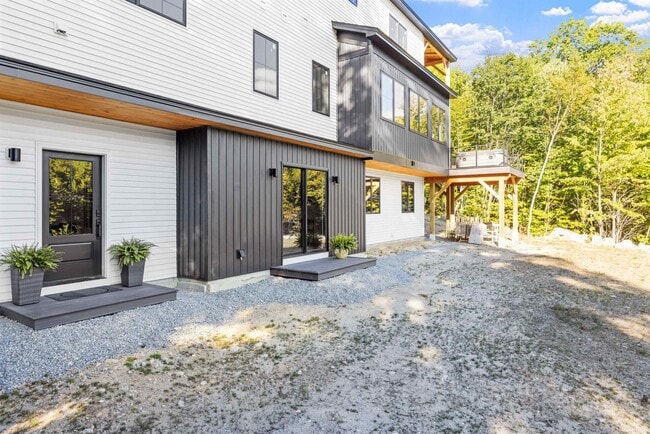 Building Photo - 70 Greystone Ln