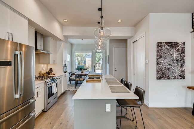 Building Photo - Contemporary Townhome with Rooftop Deck-Flatiron Views