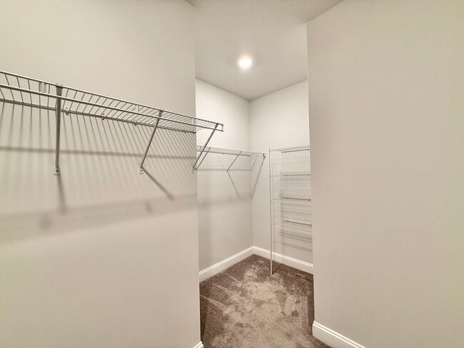 Building Photo - Gorgeous 5BD, 3BA Raleigh Home with Tons of Modern Upgrades in an HOA Community with Premier Amen...