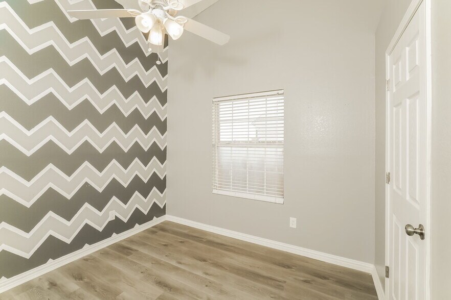 Building Photo - 2504 Creekwood Ln
