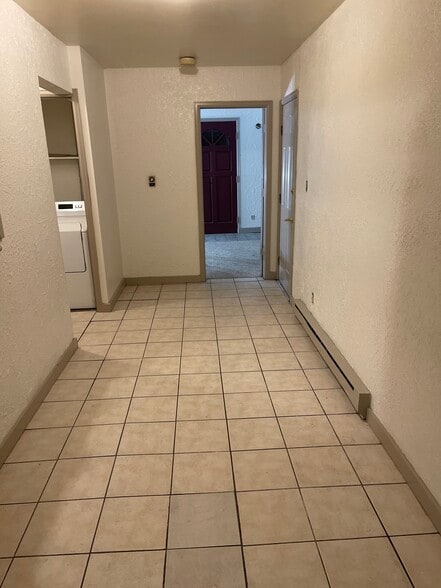Entryway - 318 S 15th St