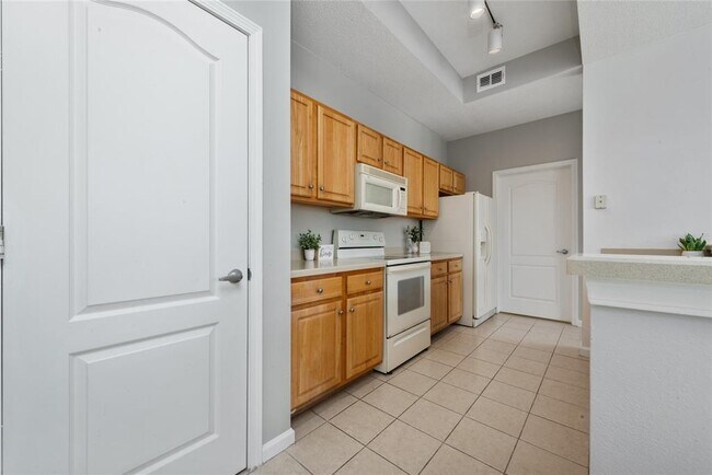 Building Photo - 12017 Villanova Dr