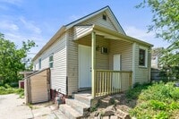 Building Photo - Updated Rental Home in South Omaha