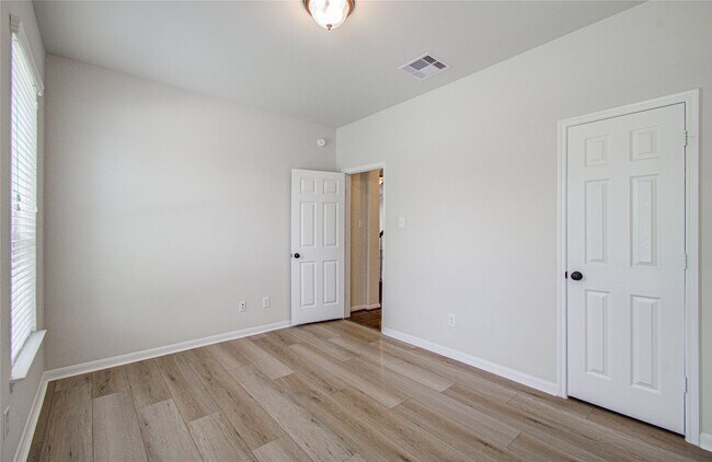Building Photo - 28666 Pleasant Forest Dr