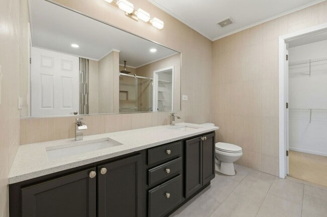 Building Photo - 218 Goldenrod Dr