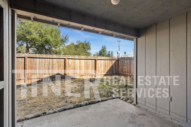 Building Photo - 9282 Corinthian Cir