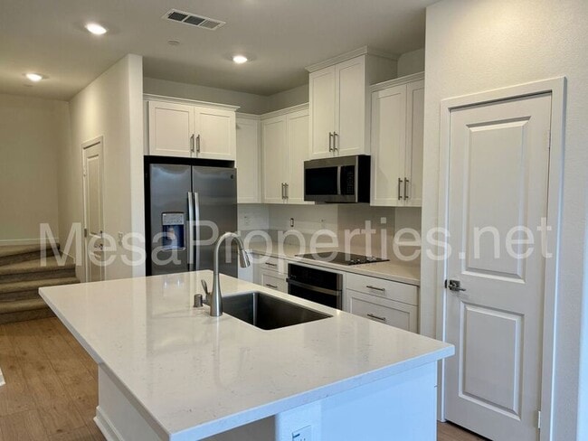 Building Photo - 8407 Gabrielino Ct