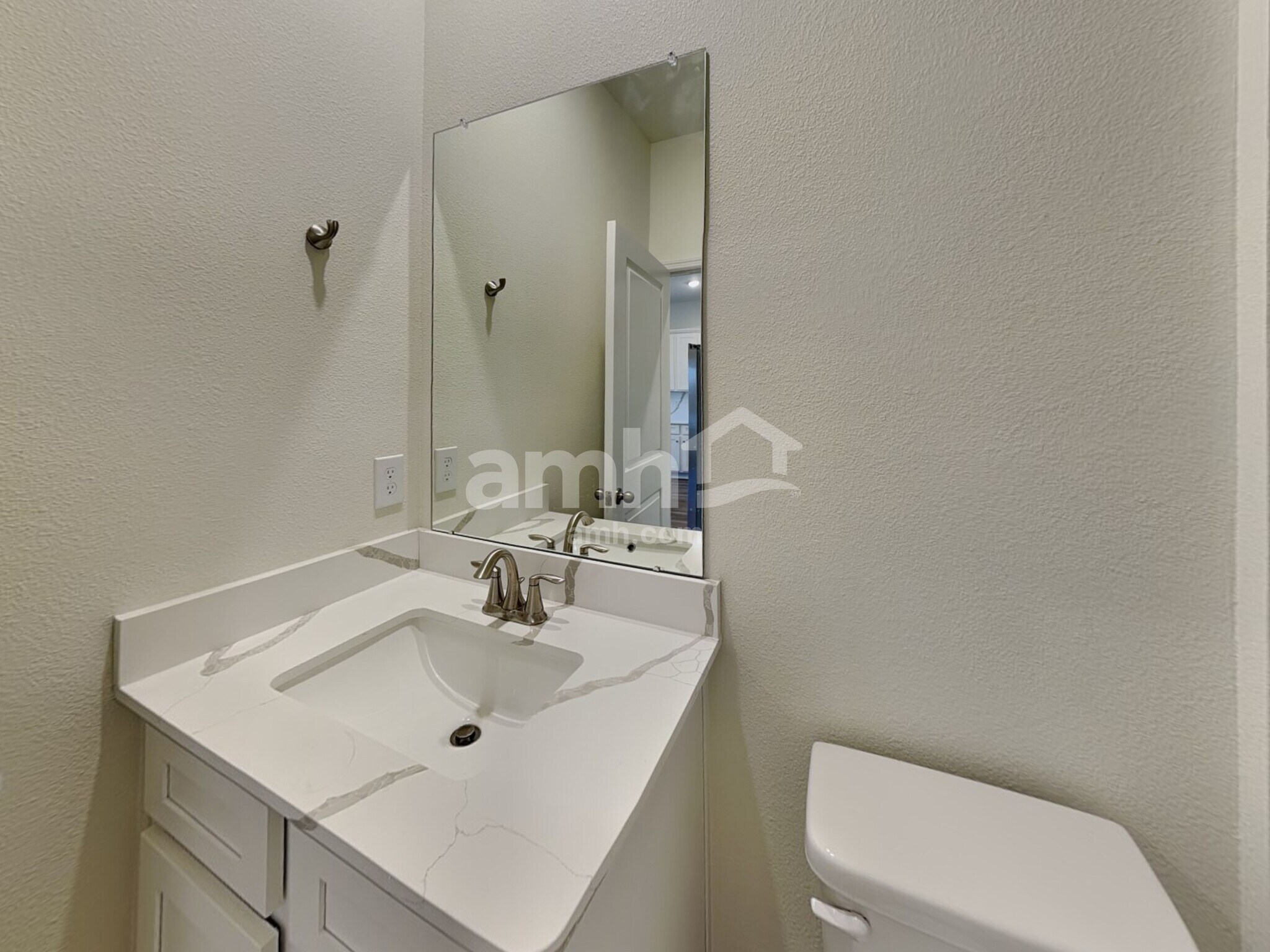 Building Photo - 5958 Sycamore Pl St