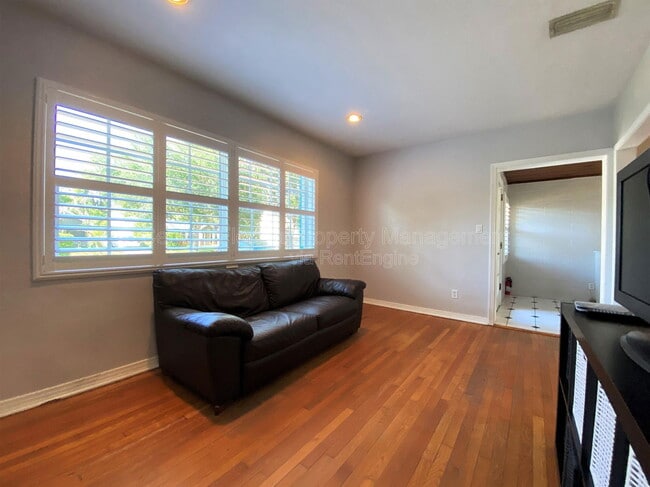 Building Photo - 256 E Crystal Lake St