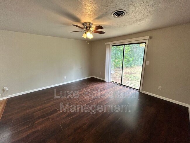 Building Photo - 700 Crosby Blvd