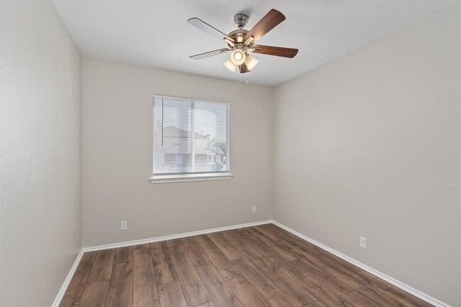 Building Photo - 403 Lakemont Dr