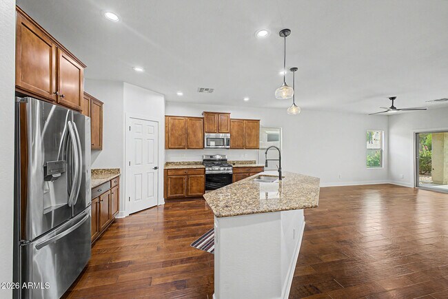Building Photo - 3113 E Chisum Ln