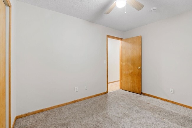 Building Photo - Modern 2-Bedroom Apartment in Hale with Fi...