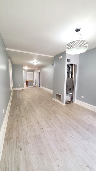 Building Photo - 2412 S Bell Ave