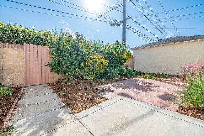 Building Photo - Charming Manhattan Beach Home Rental!
