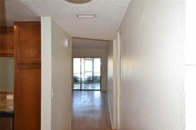 Building Photo - 209 Woodlake Wynde