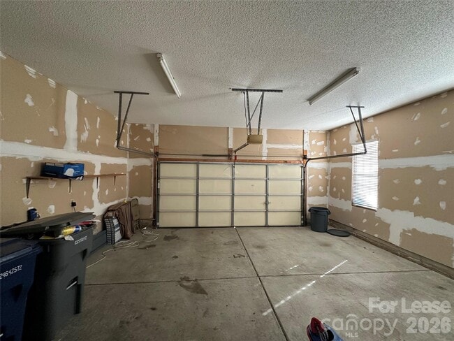 Building Photo - 5650 Berry Ridge Dr